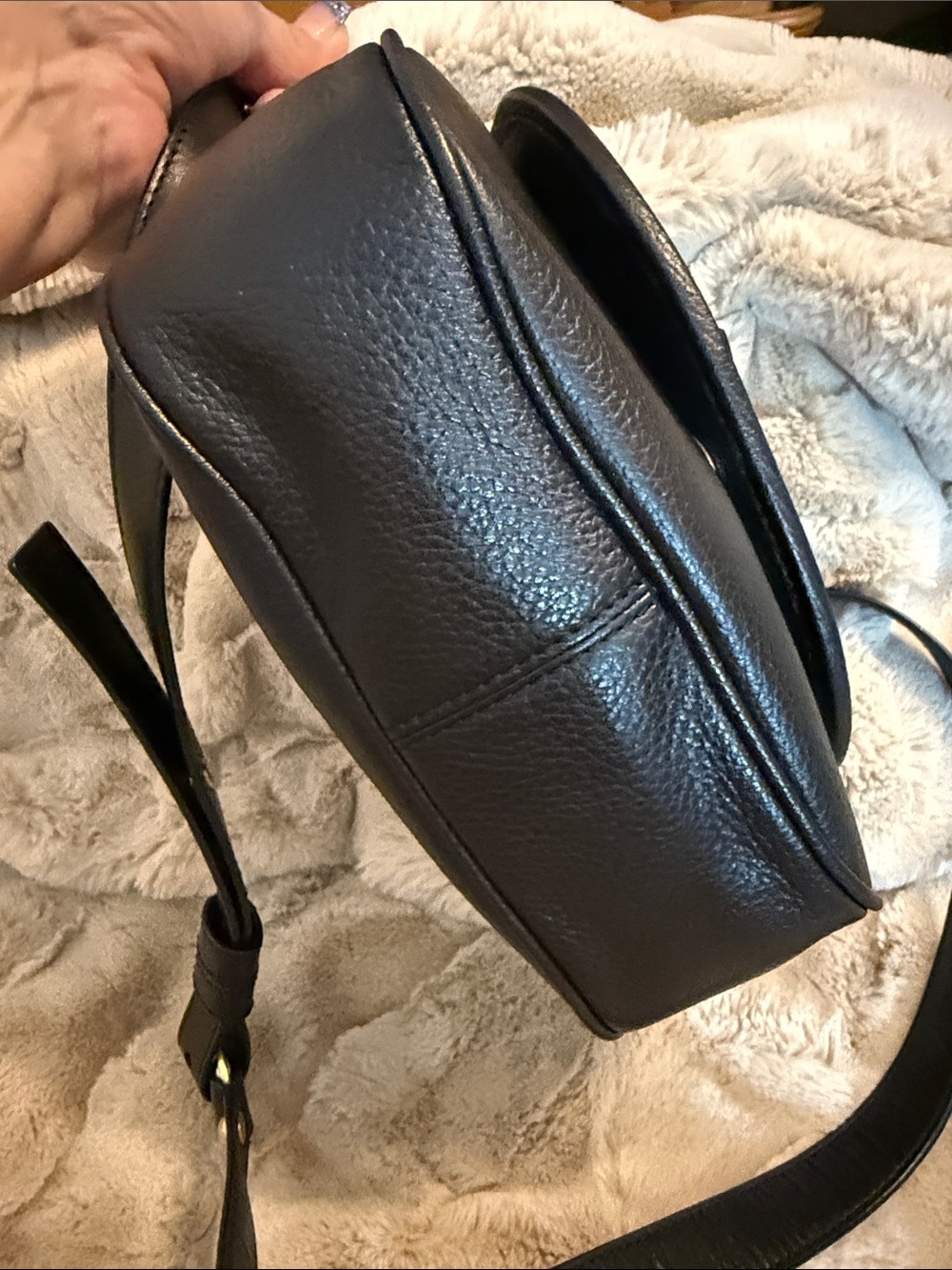 Michael Kors Black Leather Crossbody with Gold Chain Detail-Vintage Rare - Picture 7 of 9